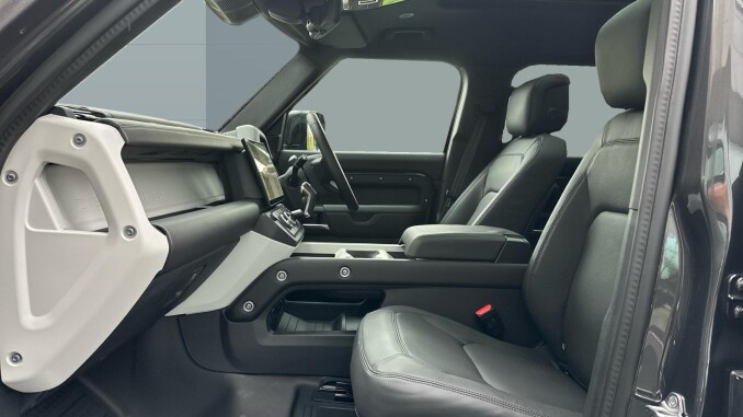 Land Rover Defender 3.0 D350 X-Dynamic HSE 130 5dr Auto Diesel Estate - Image 3